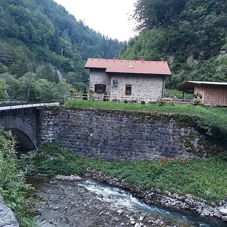 Apartma Cuvajnica Hudajuzna