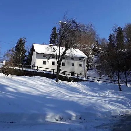 Apartma Apartma Cuvajnica Hudajuzna