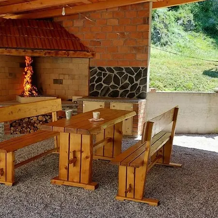 Apartment Apartma Cuvajnica Hudajuzna