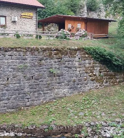 Apartma Cuvajnica Apartment